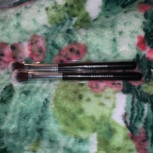 2X BEAU GÂCHIS Illuminator Brush Brand New